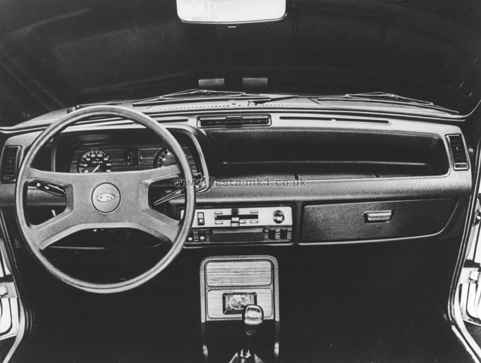 Fiesta MK1: Ghia Interior